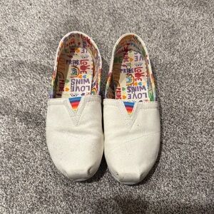 TOMS Pride Slip on 🌈
